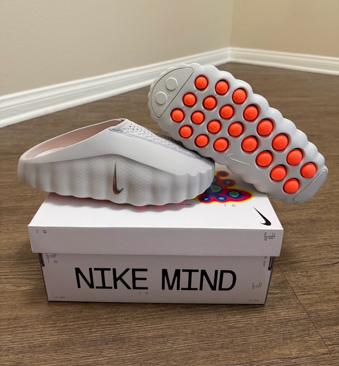 Nike 新型サンダル『Mind 001 “Light Smoke Grey”』が国内3月2日に再販