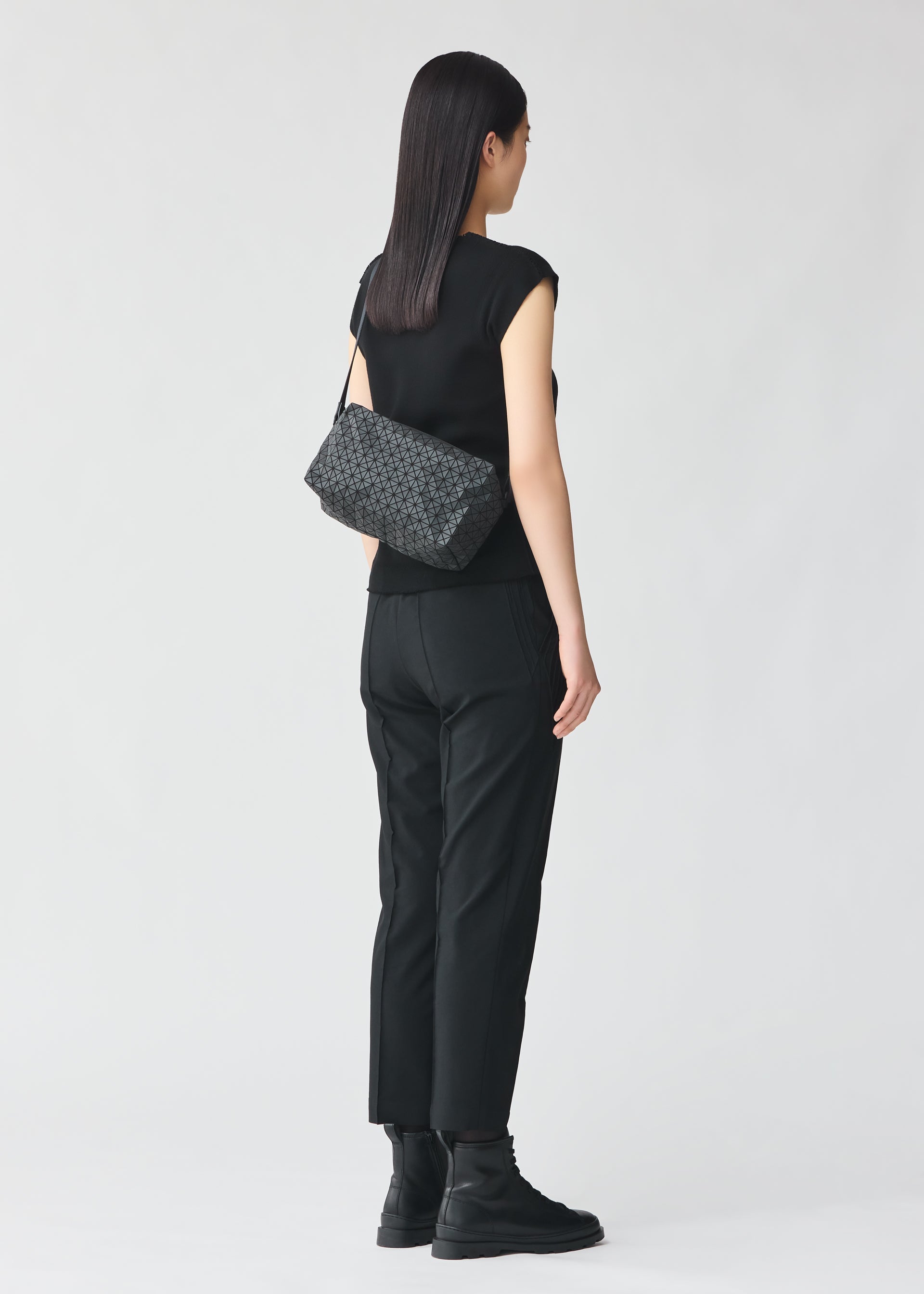 SADDLE BAG – ISSEY MIYAKE ONLINE STORE