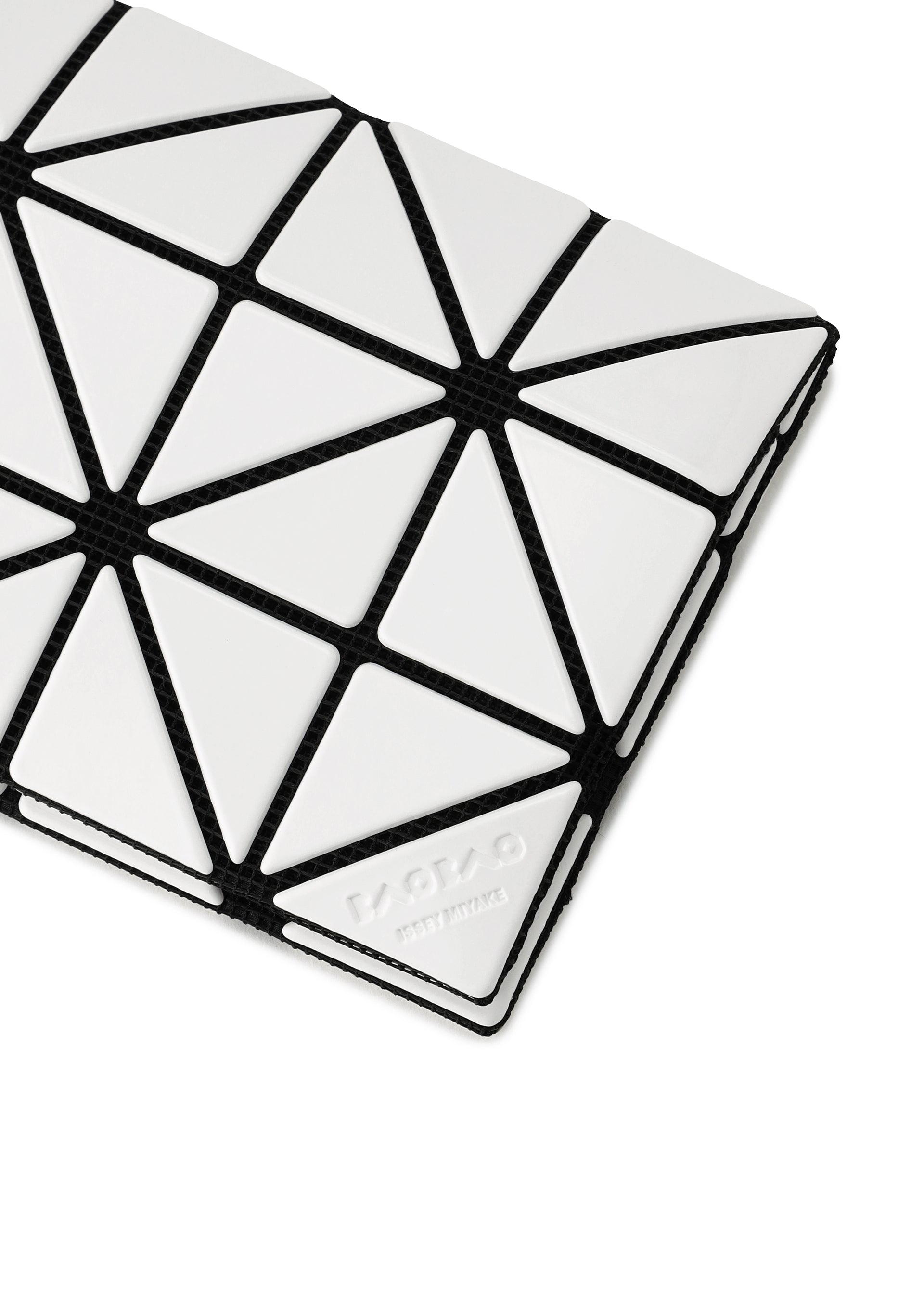 CARD CASE – ISSEY MIYAKE ONLINE STORE