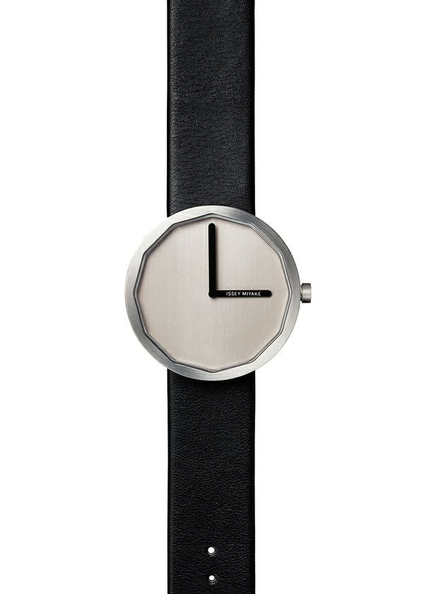 TWELVE Designed by Naoto Fukasawa – ISSEY MIYAKE ONLINE STORE