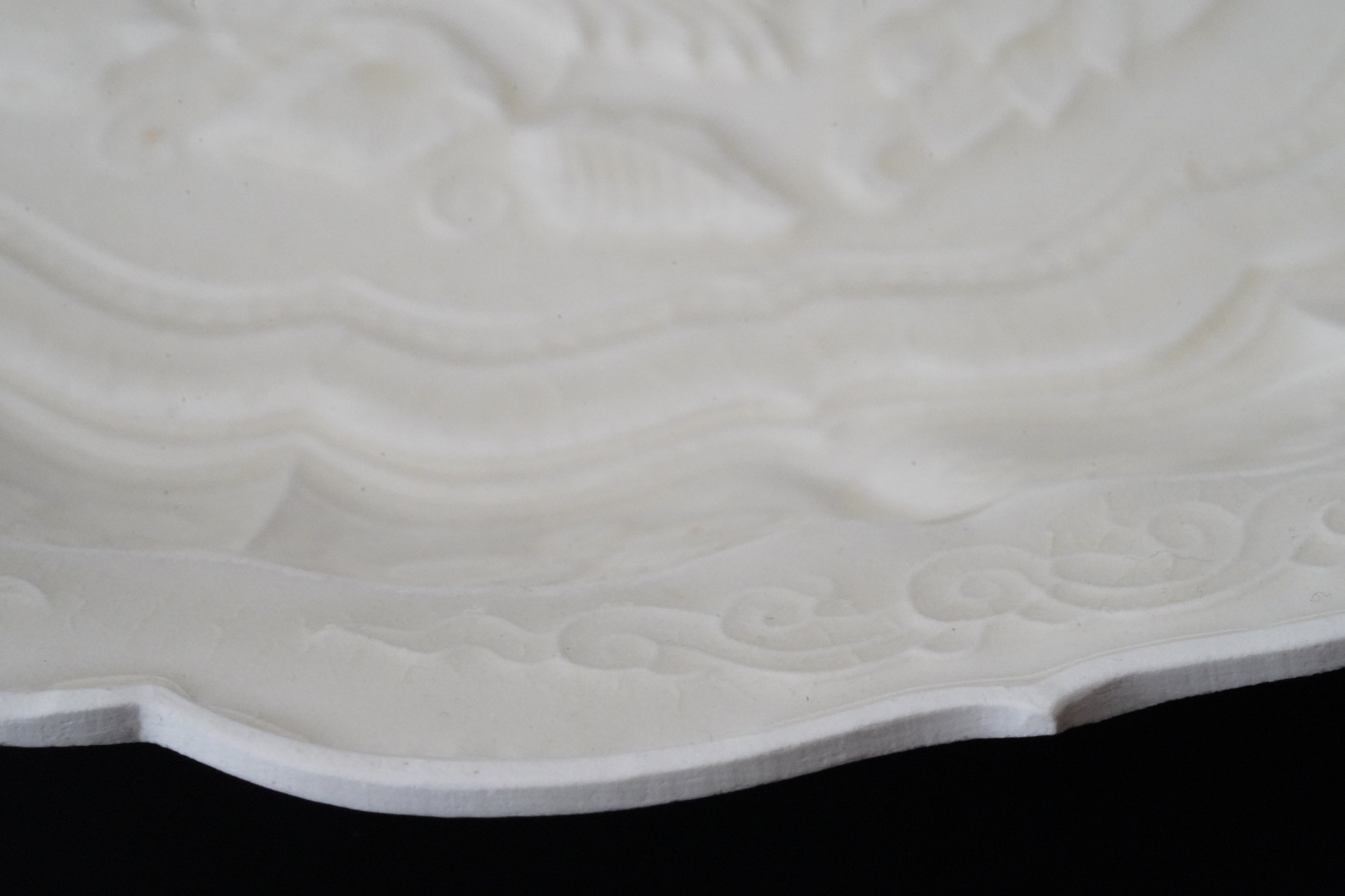 原田譲】白瓷印花花喰鳥稜花盤 – うつわ御結