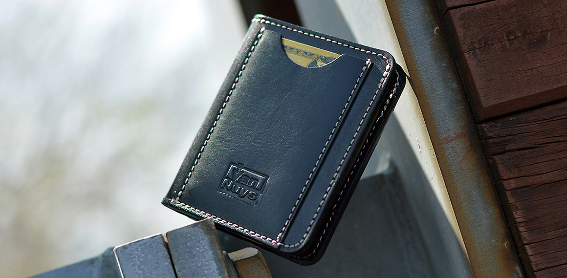 VD838：外側にもカードケースを装備、 キャッシュレス時代の 胸