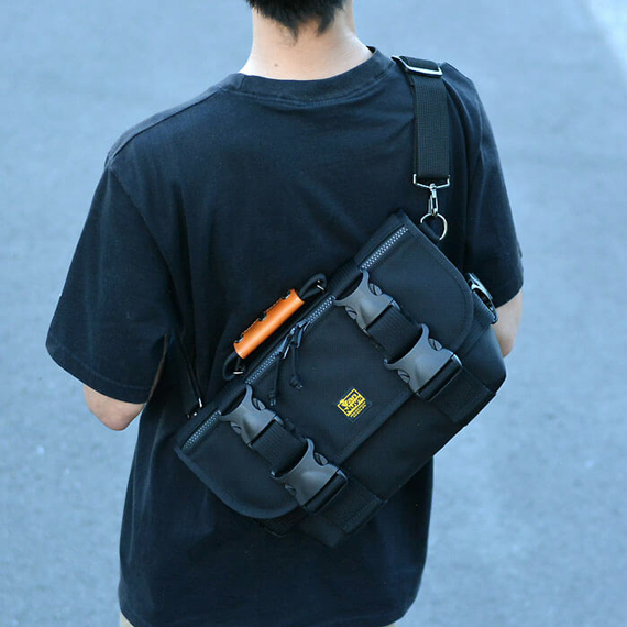 D924：ちょっとミリタリーなメッセンジャーバッグ | バンナイズ | 鞄は
