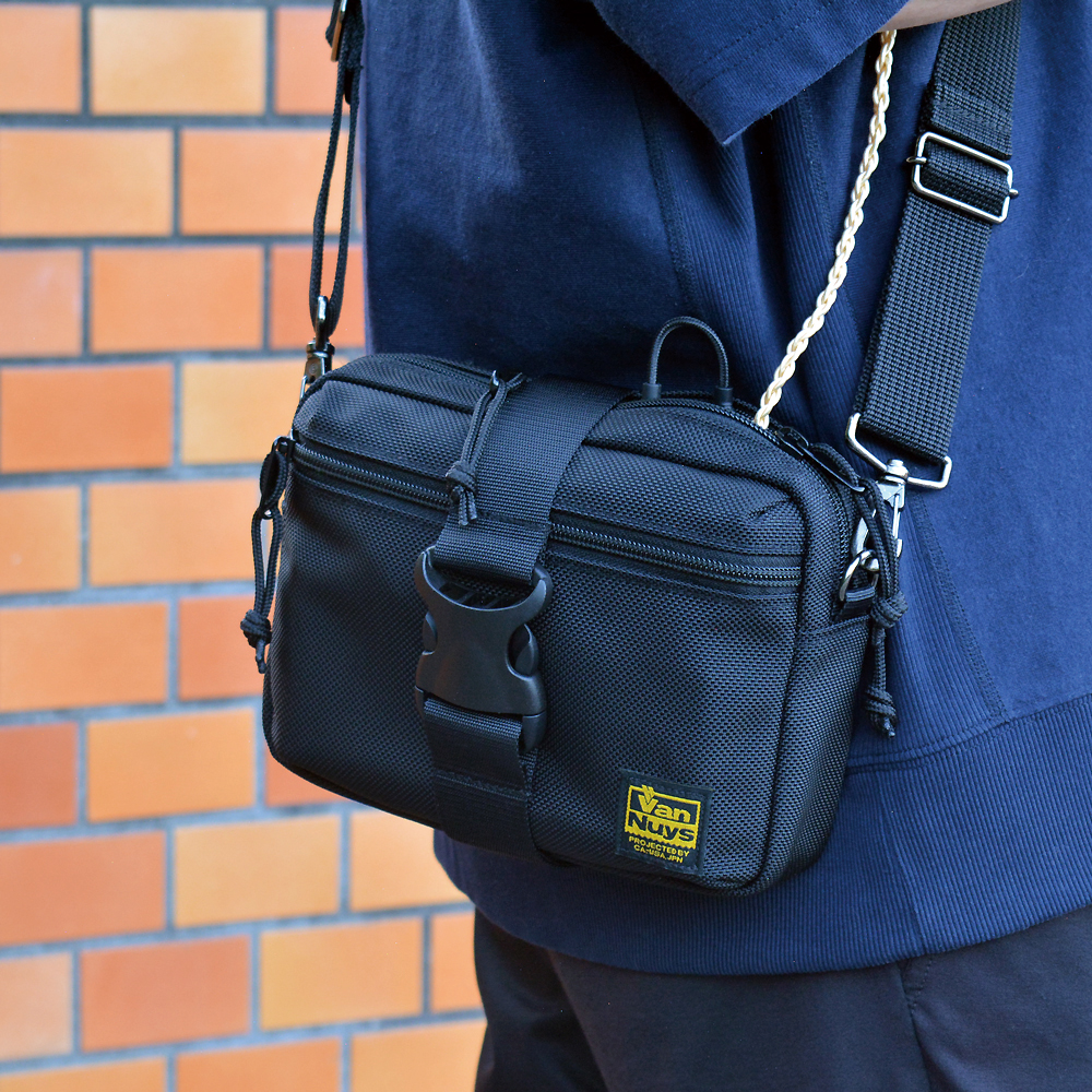 E564：ポータブルオーディオ用 仕切りとバックル付きファスナーサブ