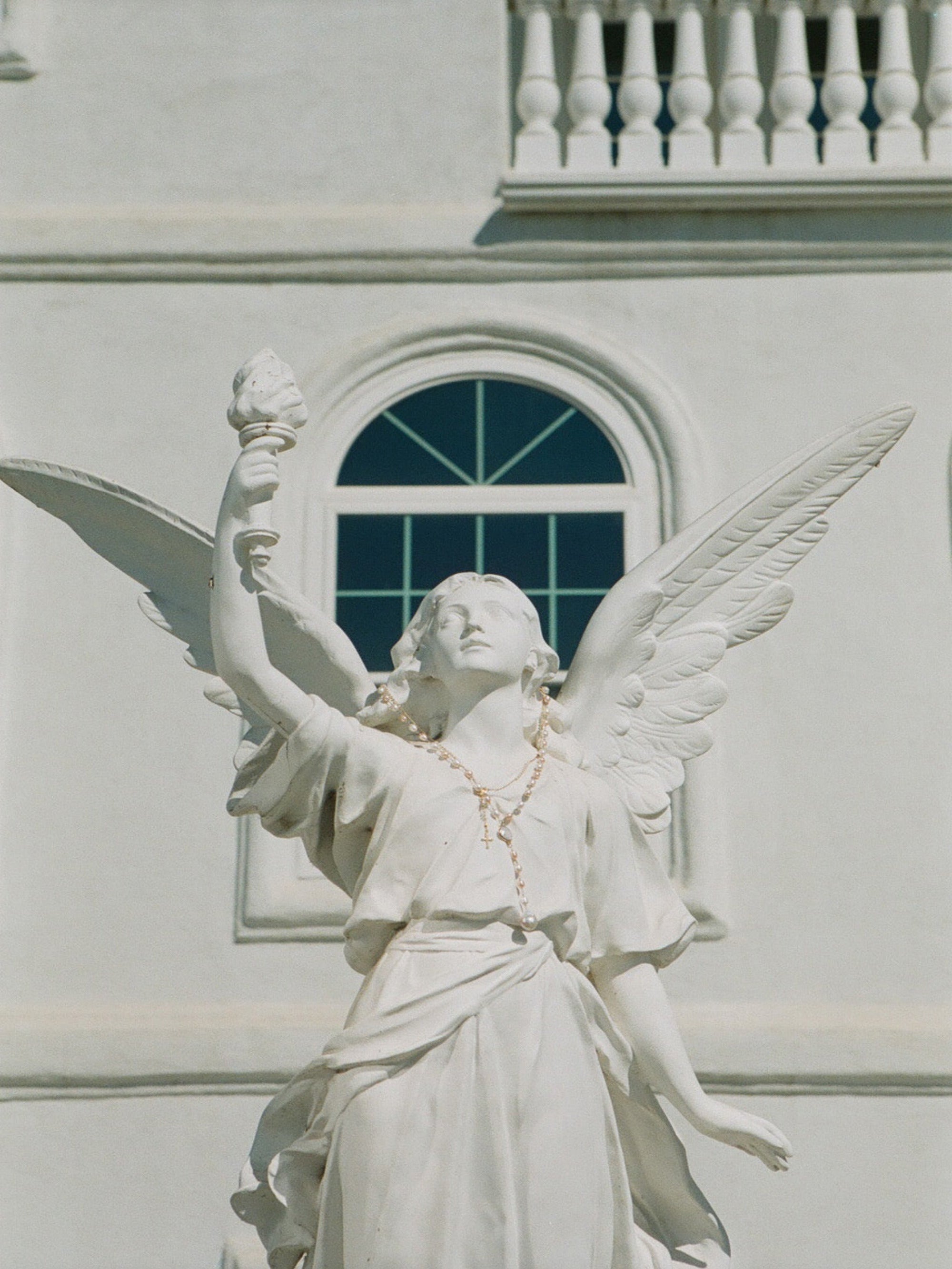 Vanessa Mooney - The Camelia Rosary - Necklaces - Gold - 98