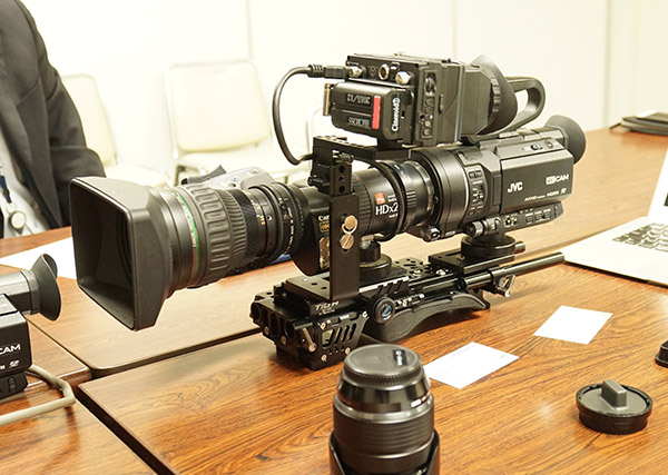 JVCのGY-LS300CHをカメラマンの辻さんと考える | VIDEO SALON.web