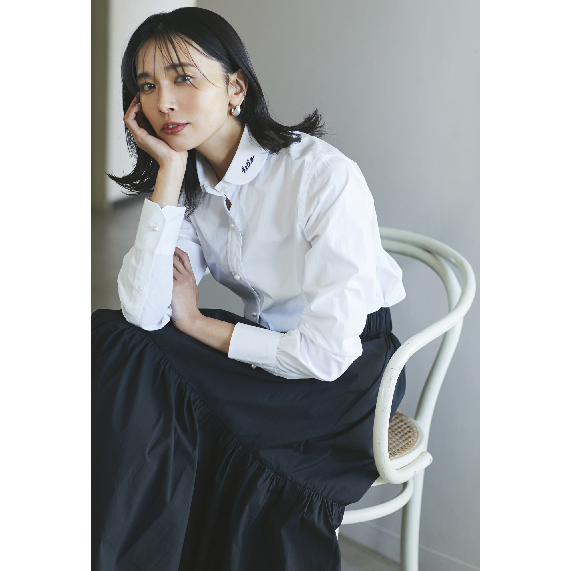 MADISONBLUEのパールボタン付き丸襟シャツ【STANDARD BOOK 2023Spring