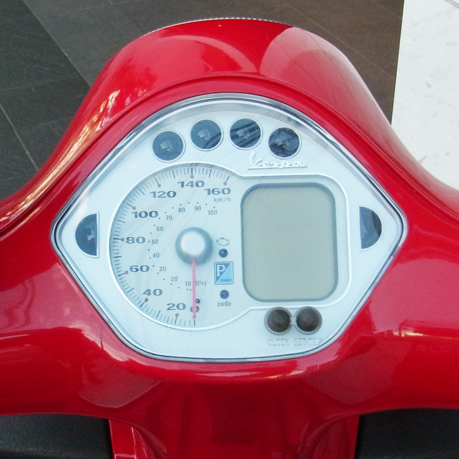 メーターから読み取るvespaGTS250の年式 | ワビサビVESPAライフ