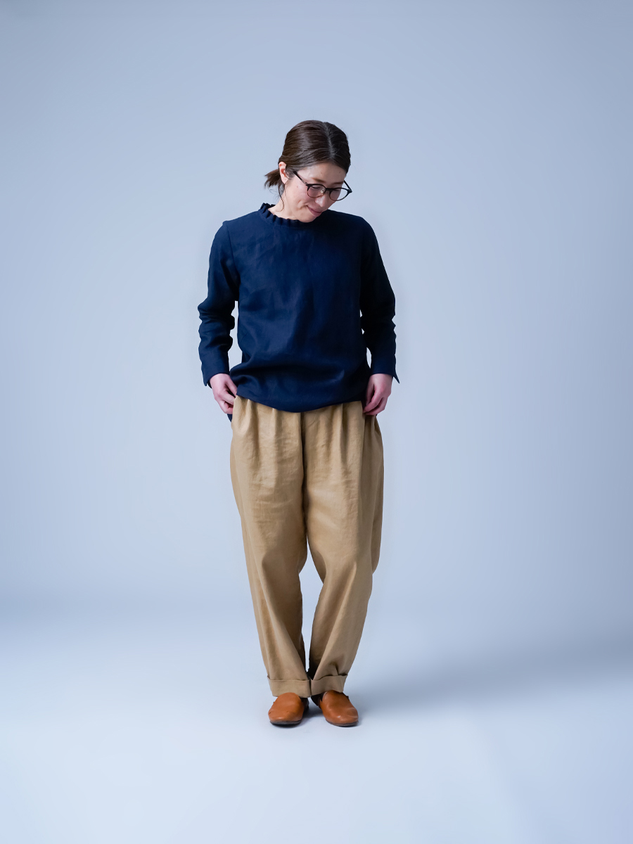 リネントップス】ネックラインを華やかに魅せる タックフリル トップス