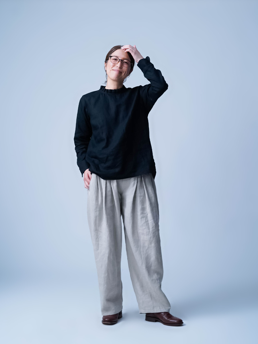 リネントップス】ネックラインを華やかに魅せる タックフリル トップス