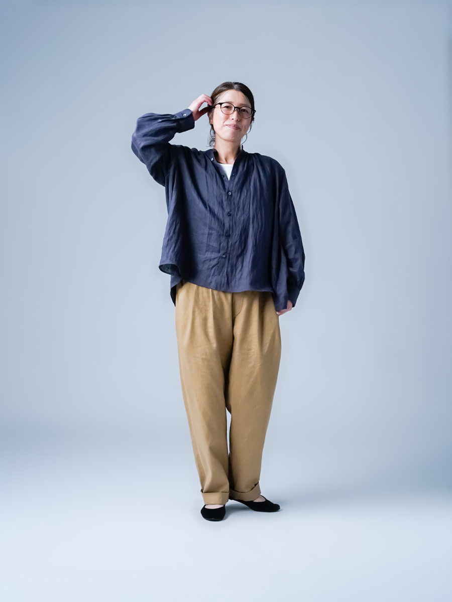 リネンシャツ】余白の美を纏う 極上リネンの洗練ノーカラーシャツ ／ 藍墨