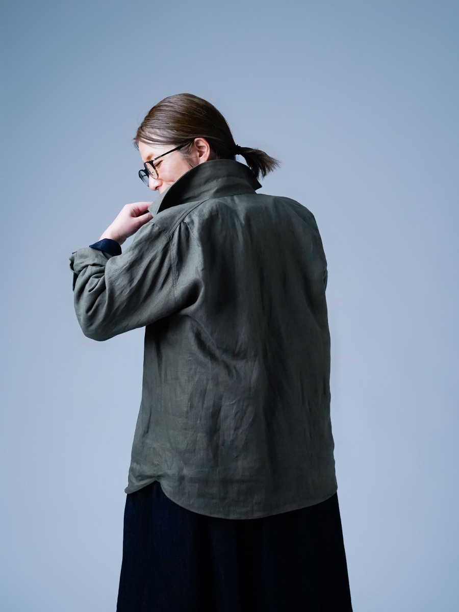 リネンシャツ】洗練と快適さに包まれる リネン サファリシャツ ／ 柳