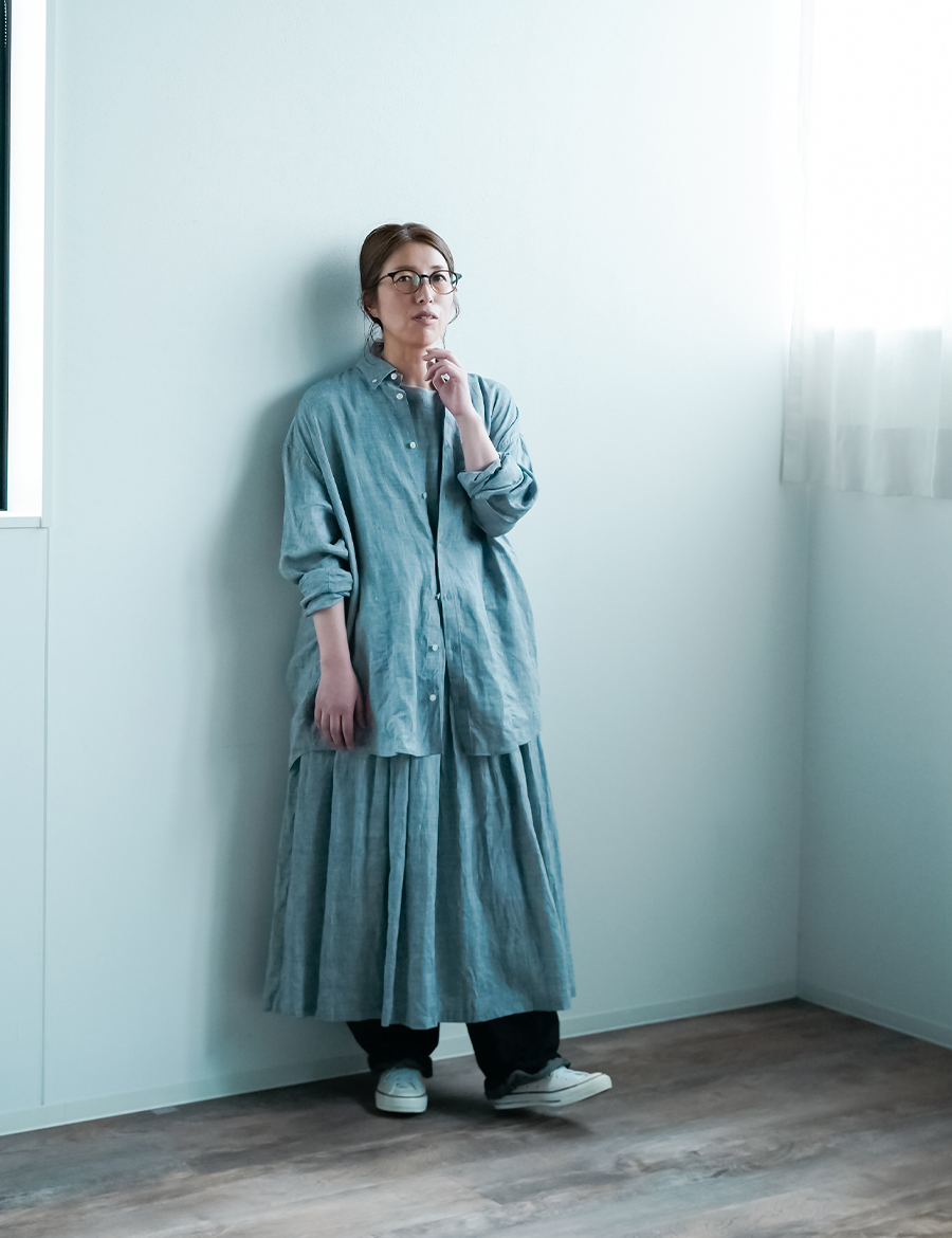 シャンブレーリネンシャツ】ついつい手を入れたくなる ポケット付き