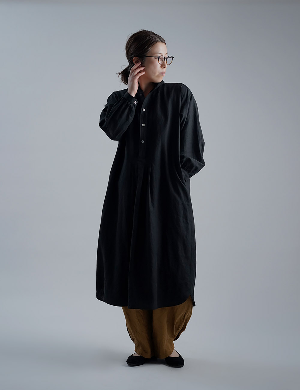 リネンワンピース】なめらかな超高密度リネン シャツテールドレス