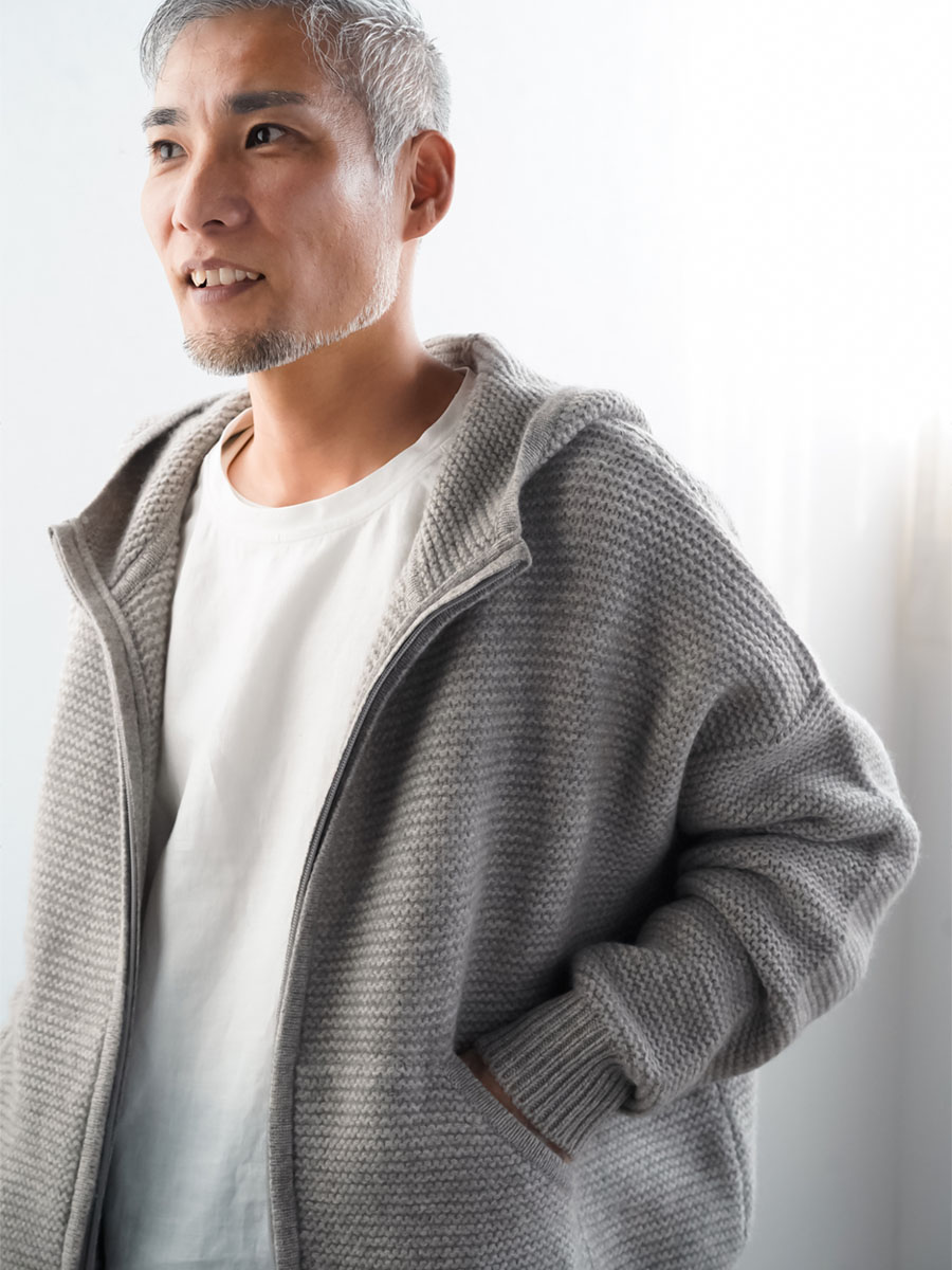 ヤク80%カシミヤ20%】大地の恵み、都会の品格 ジップアップパーカー