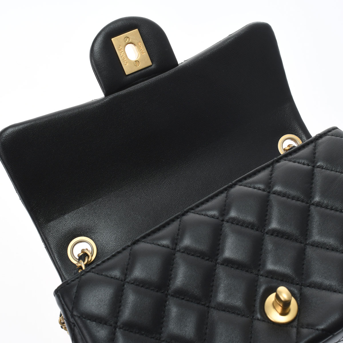 シャネル / CHANEL マトラッセ ミニフラップバッグ20 ココボール