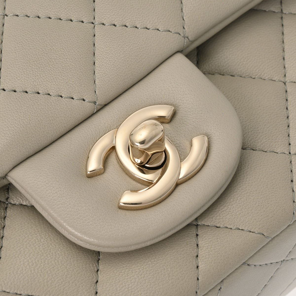 シャネル ミニ クラシック ハンドバッグ 20cm グレー A69900