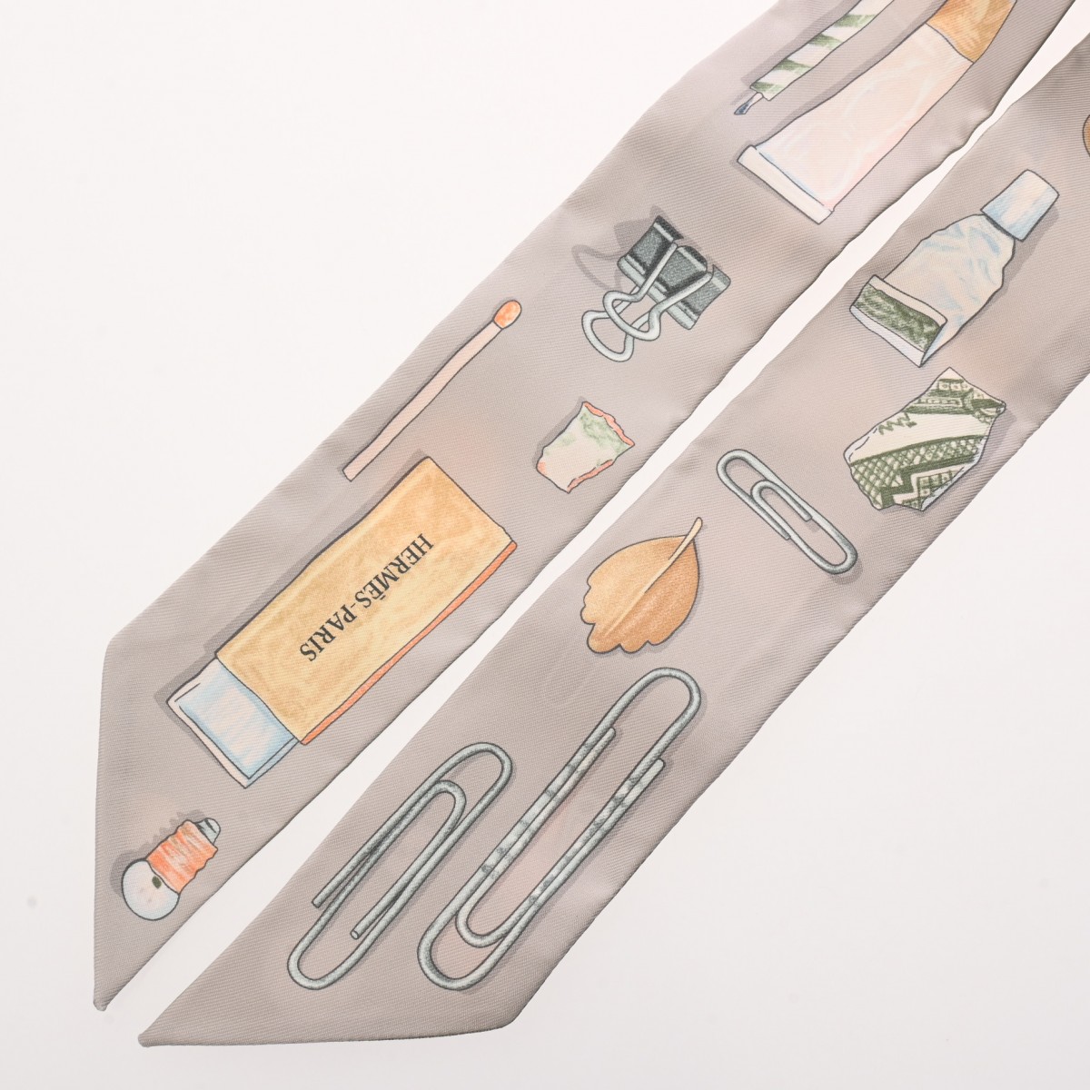 エルメス ツイリー IN THE POCKET グレー/カーキ/マルチカラー シルク