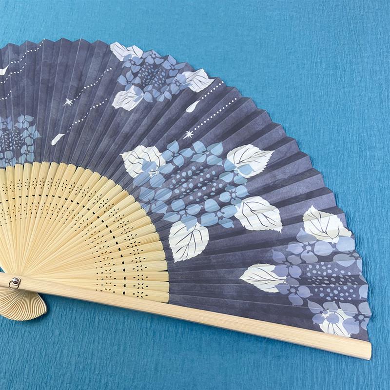 両面貼り 和柄扇子75型35間 紫陽花雫（あじさいしずく） | 谷口松雄堂