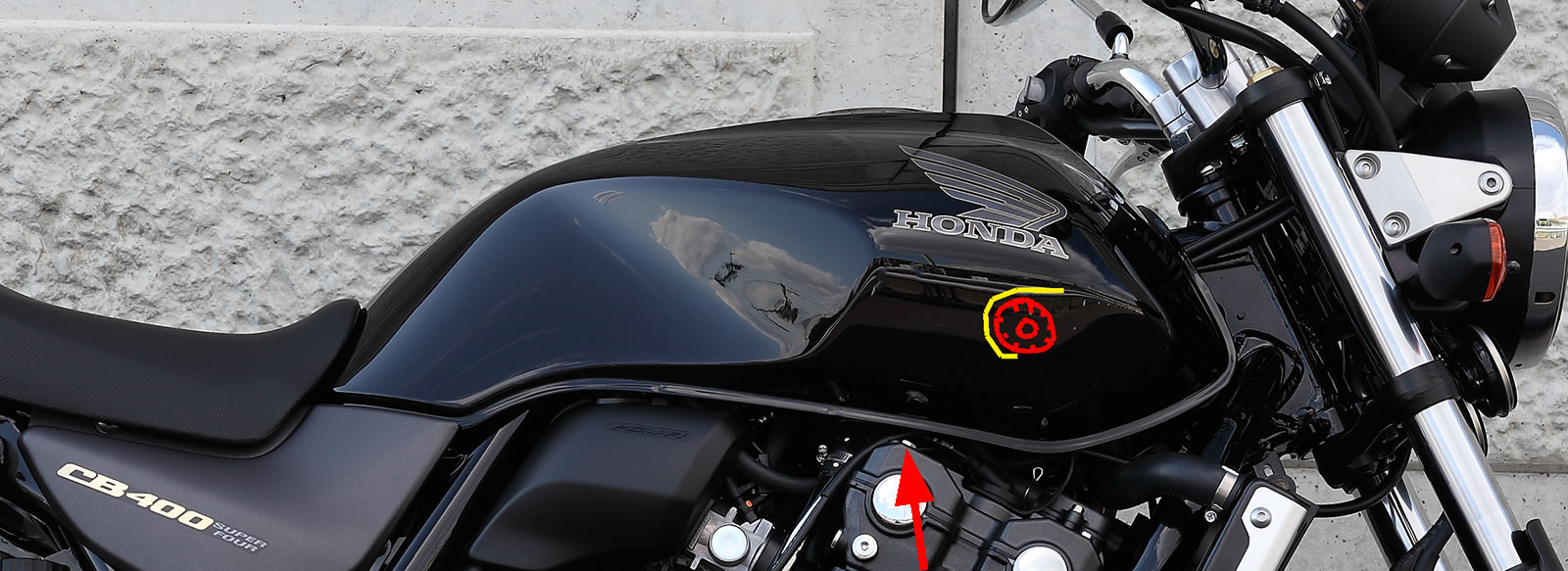 NC42 CB400SF タンクの取り外し4