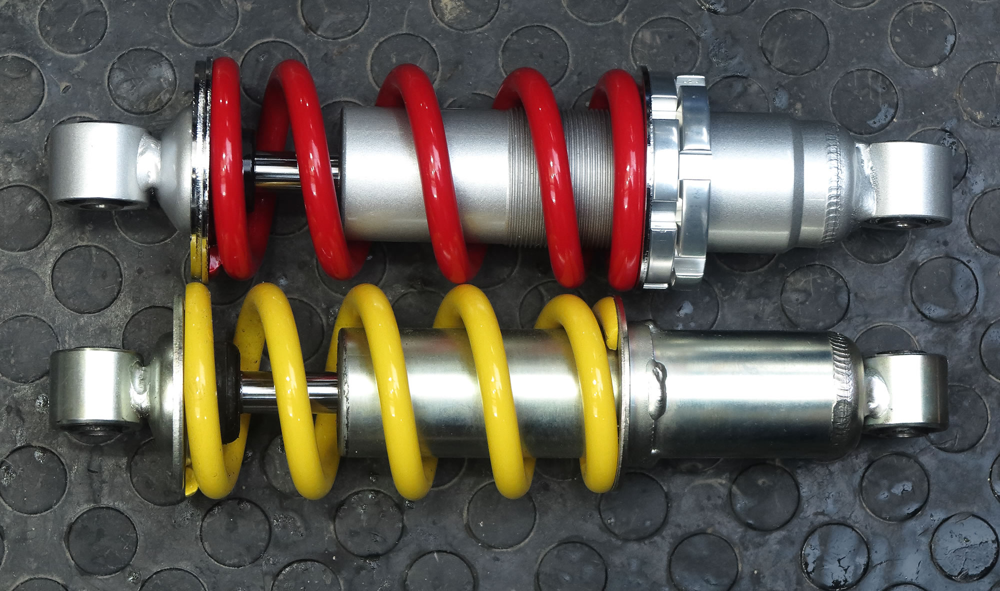 グロム(JC92) リアサスペンション