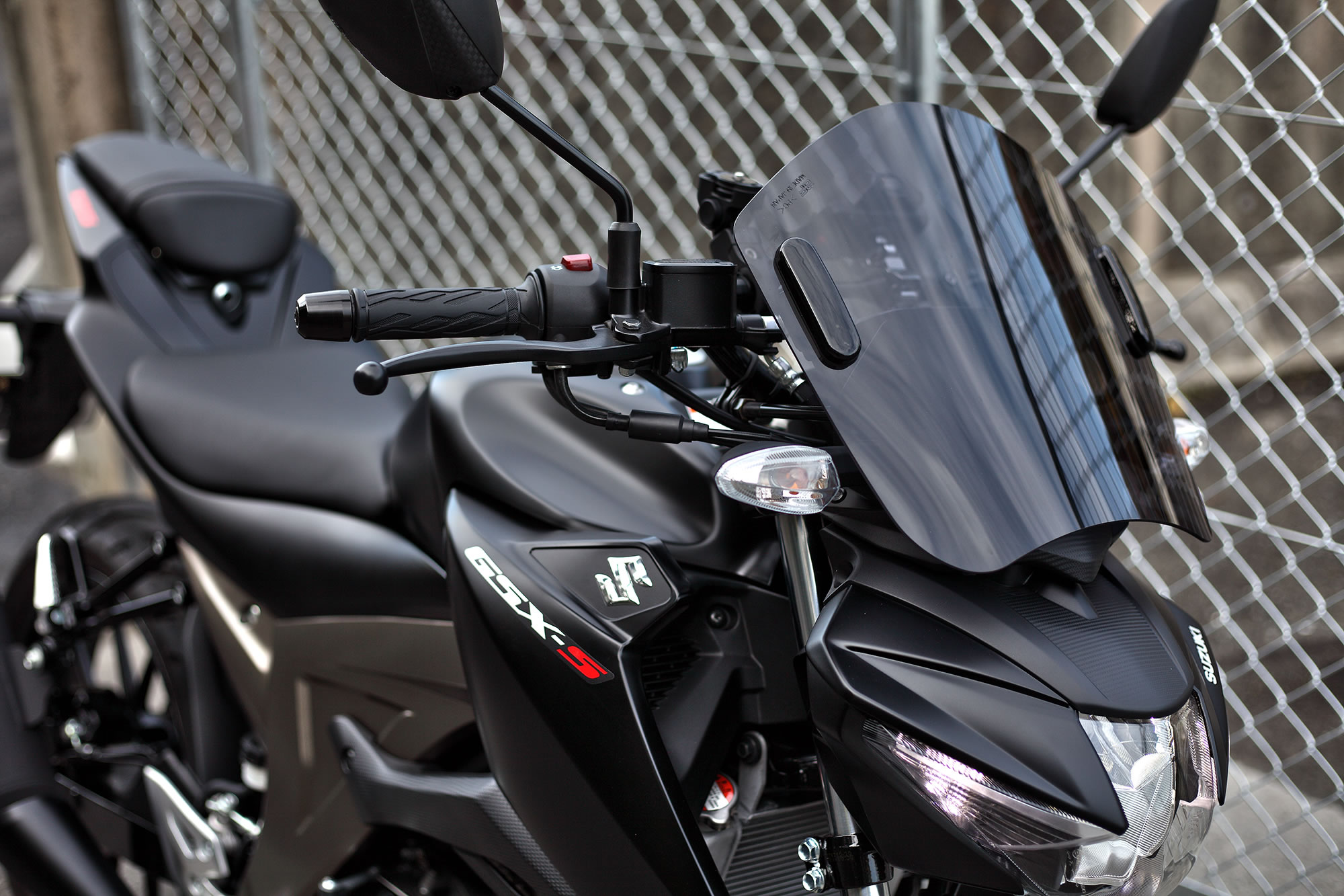 DL32B GSX-S125 スクリーンの取付4