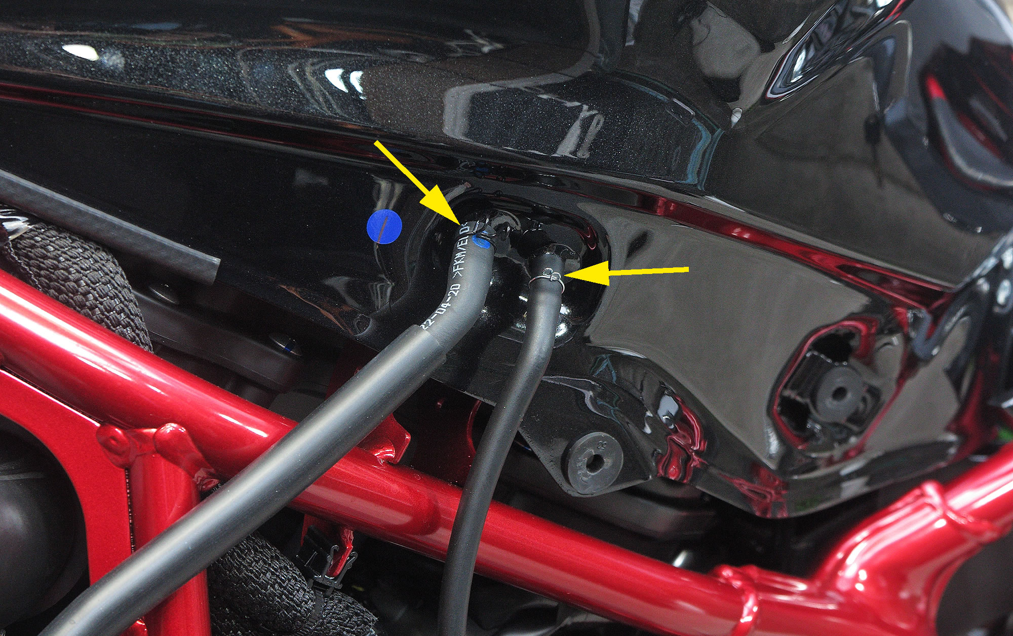 Ninja ZX-25R 燃料タンクの脱着