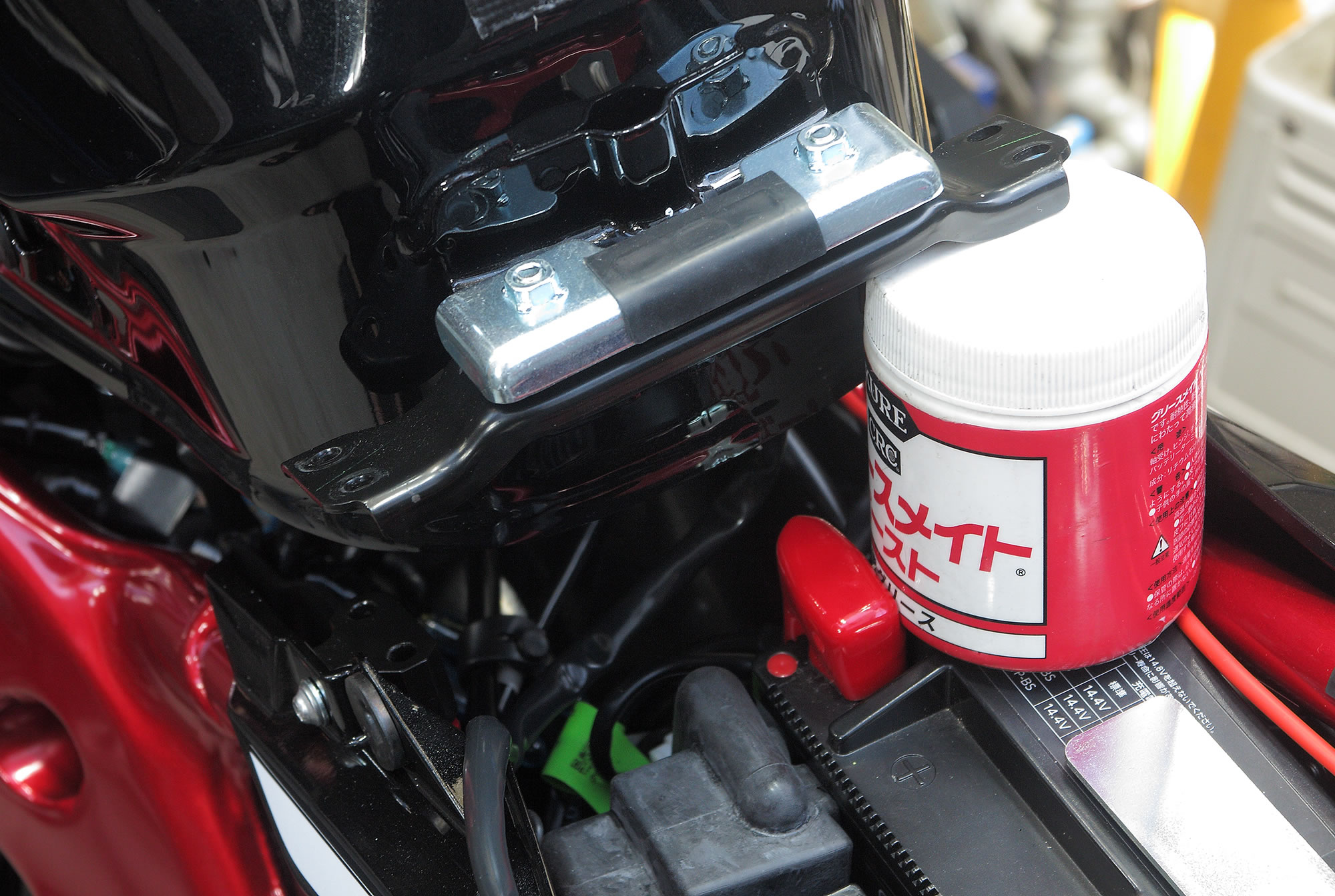 Ninja ZX-25R 燃料タンクの脱着