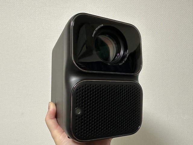 Netflix認定Linux OS搭載「WANBO TT Projector」が小型でネイティブ