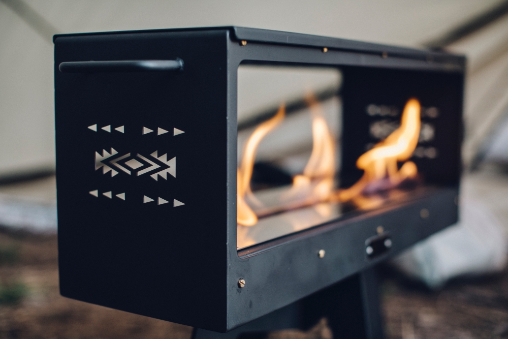 キャンプオーパーツのテント暖炉が話題沸騰！ 煙突レス仕様って実際