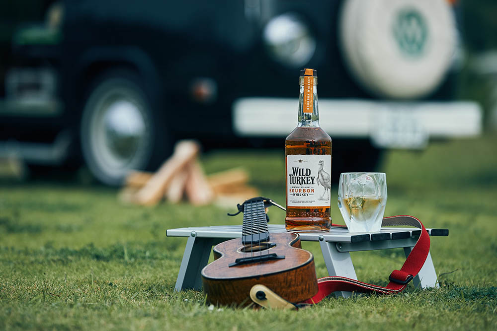 異色の発明家ミュージシャンがワーゲンバスで行くソロキャンプ。＜Wild