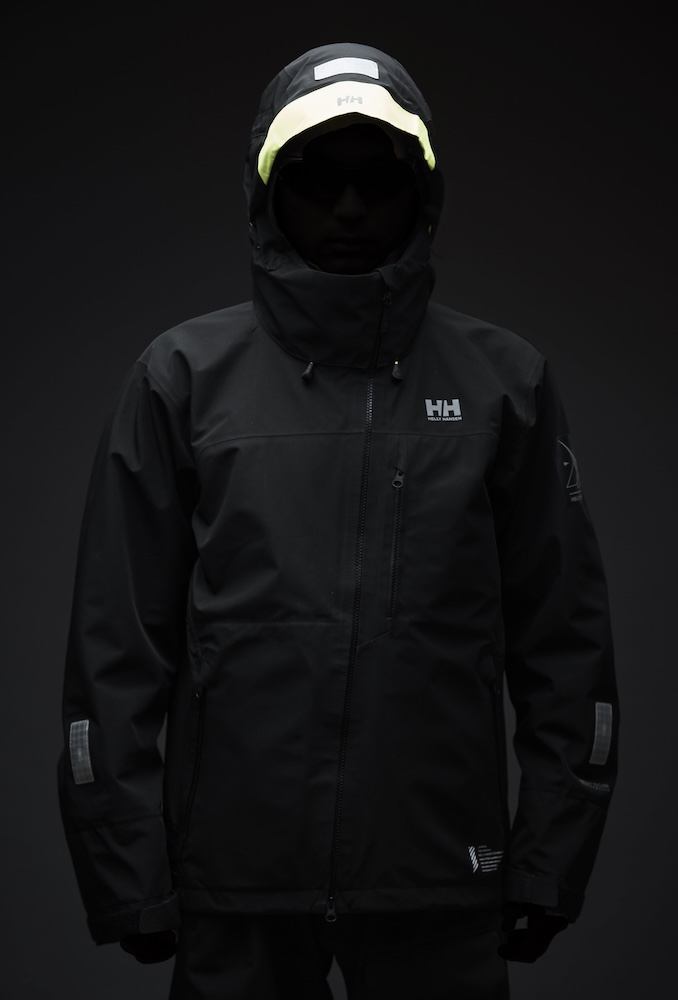 ボートレース用のジャケット&パンツを踏襲。ヘリーハンセンの防水