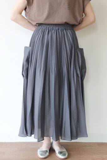 ディニテコリエ(Dignite Collier）ポケット付きプリーツスカート