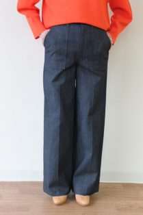 パシオーネ（PASSIONE）センタープレスセミワイドデニムパンツ