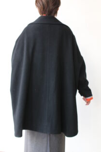 ラリア・ムー（Lallia Mù)スタンドカラーフレアコート／ブラック