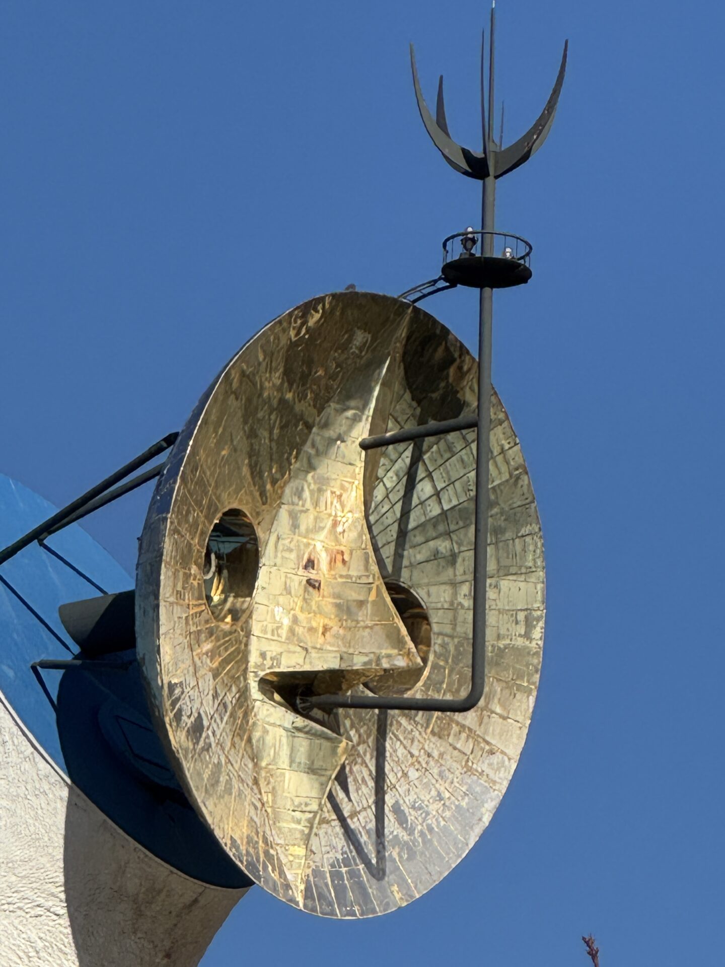 吹田万博公園の太陽の塔の顔 【社長BLOG】 - ウェルハウス河本興業