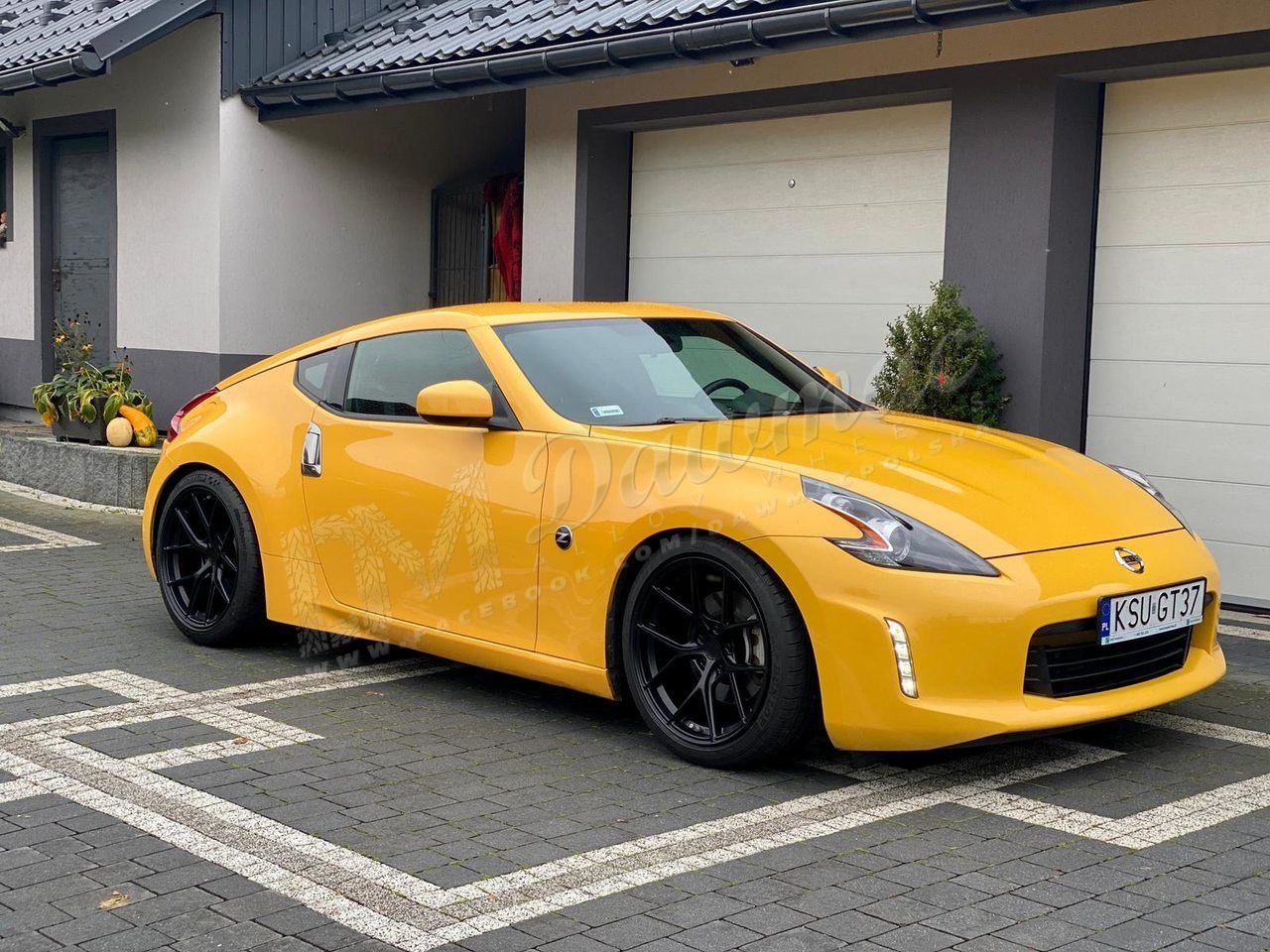 Nissan 370Z Yellow Japan Racing SL01 | Wheel Front