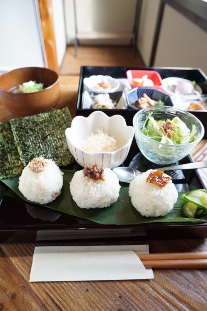 新店】具材にこだわりあり！ 駅近おむすび店へ | タウン情報メディア