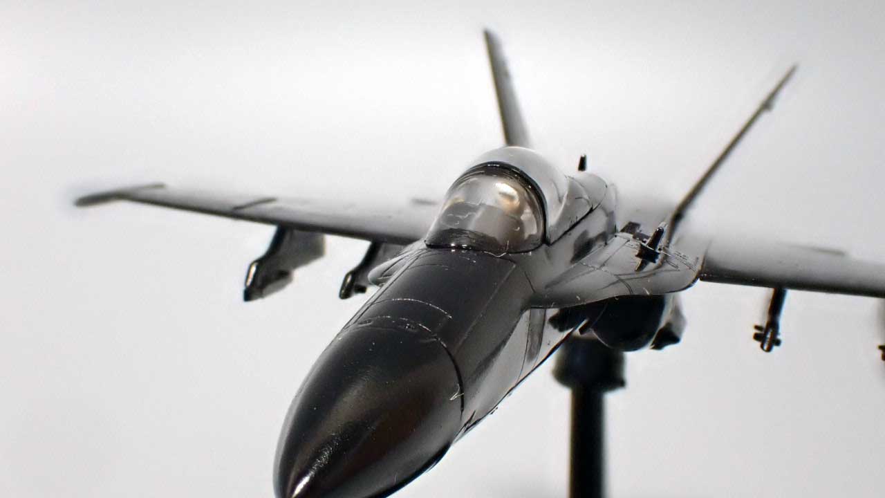 F-18ホーネット 1/144(エリア88・神崎機)製作しました | ウォルクラフト