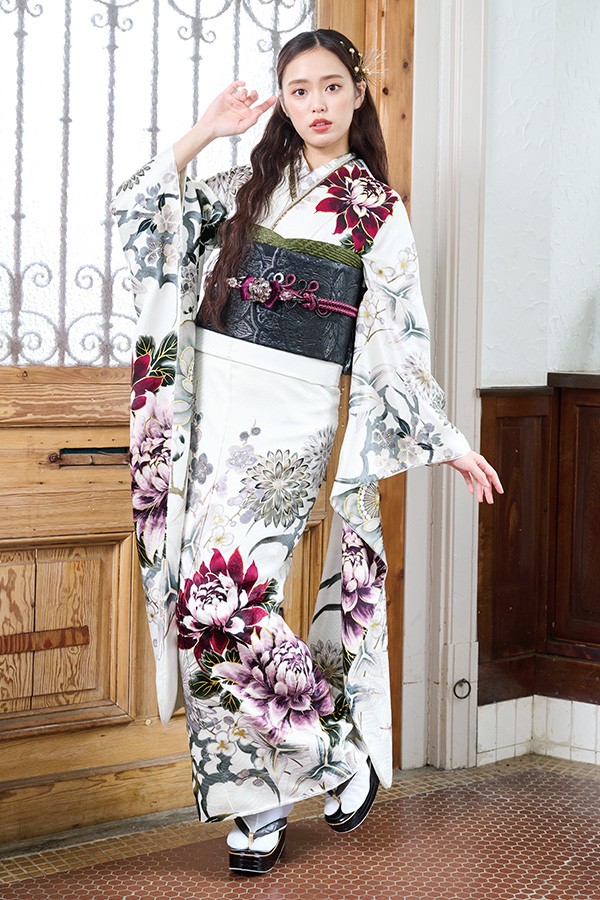 絵画のような赤い花がモダンな白の振袖H-810｜振袖ギャラリー｜浜松市