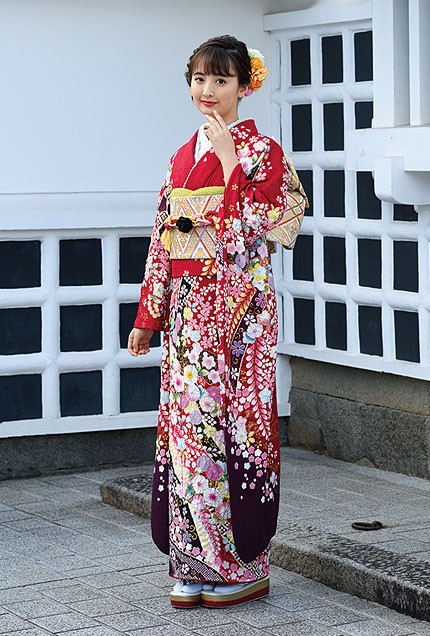 王道の赤に可憐な辻が花をあしらった振袖【KR-02】｜振袖ギャラリー