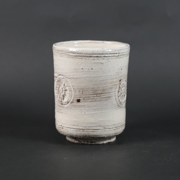 内村慎太郎 作 粉青狂言袴湯呑 – ギャラリー一番館オンラインショップ