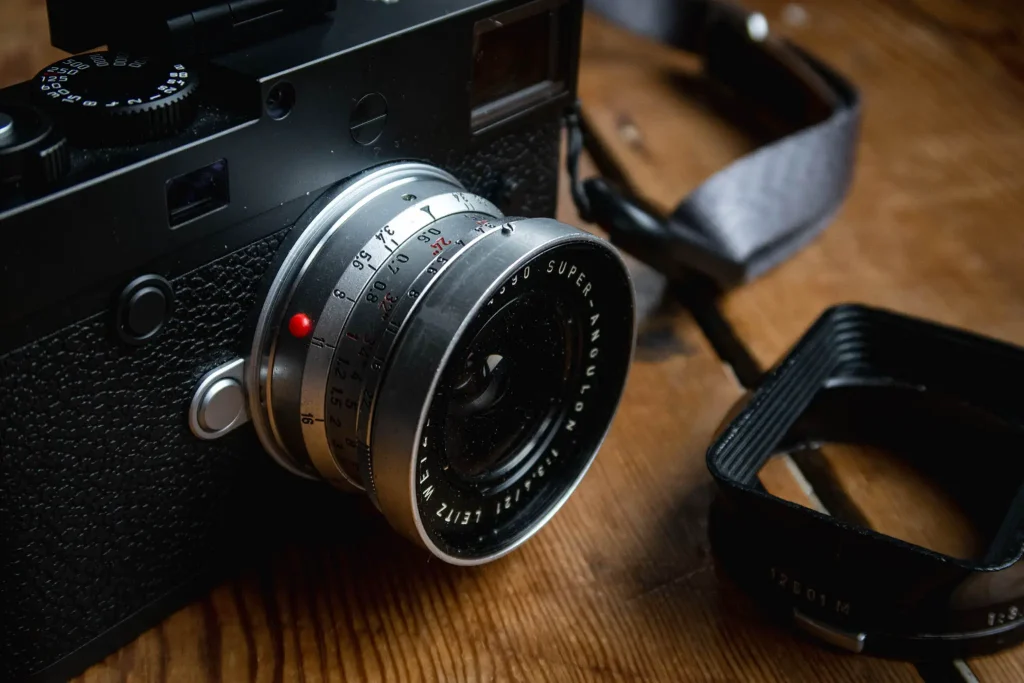 Leica 21mm f/3.4 Super-Angulon Review / Shooting an elderly