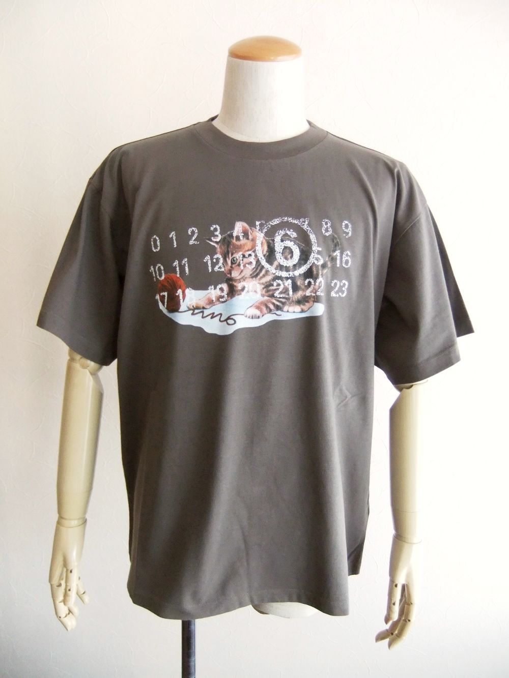MM6 Maison Margiela - 《MM➅》 Maison Margiela CAT / LOGO PRINT T
