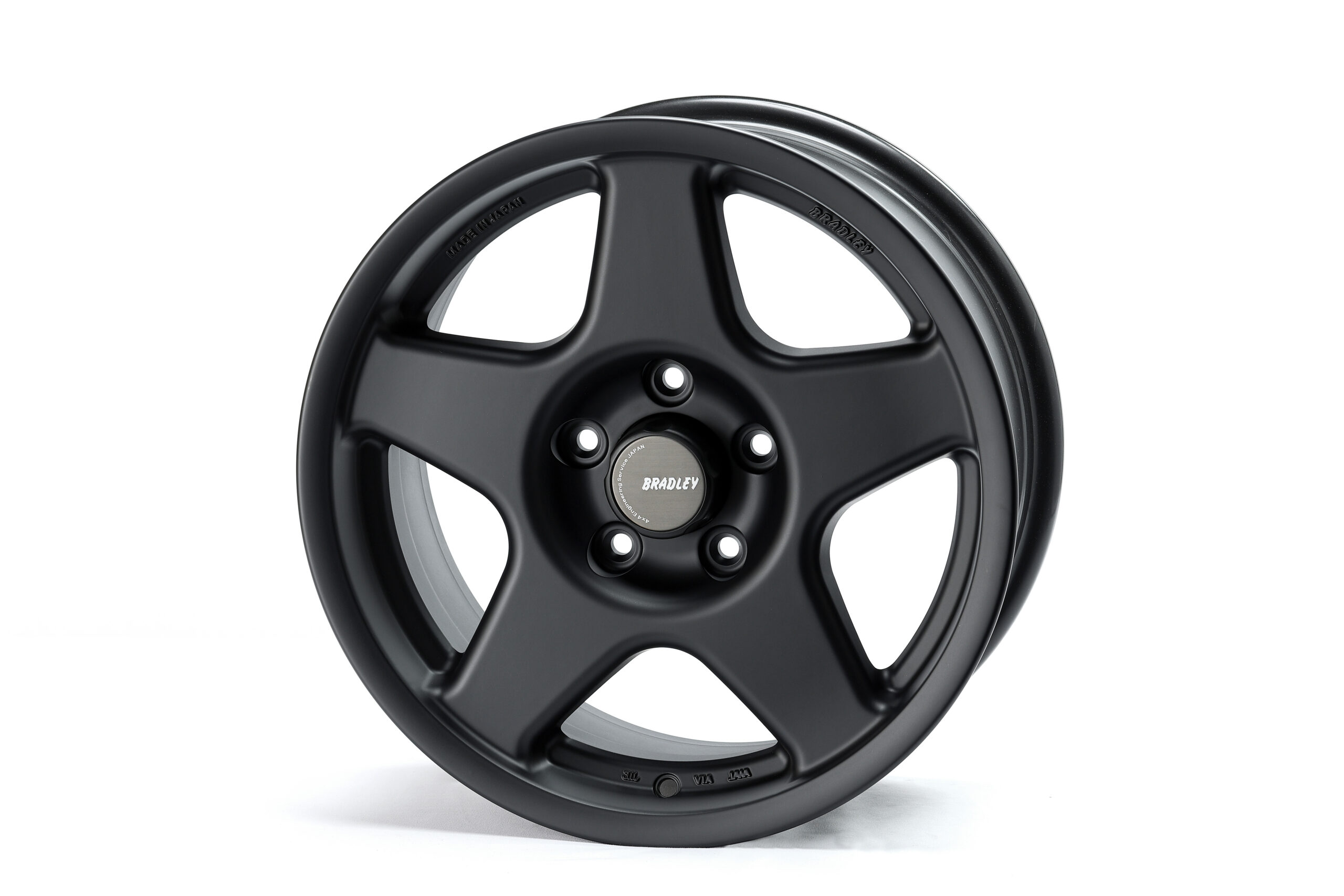 デリカD:5にBRADLEY V！新サイズ16インチ 5H114.3 が登場