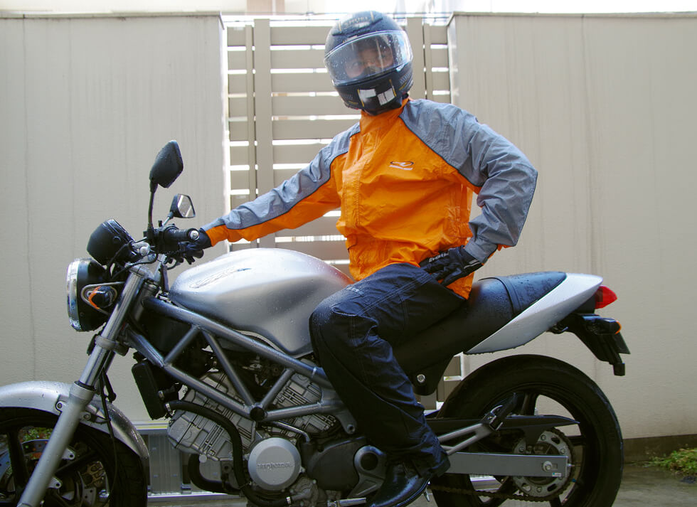 梅雨入り前に揃えたいレインウェア。その選び方とは？ | Bike Life Lab