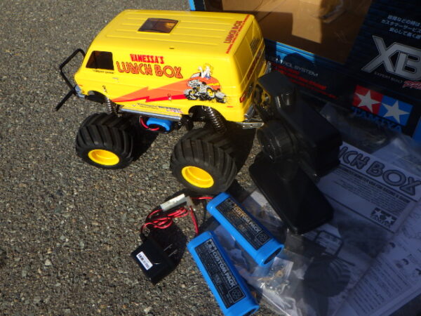 タミヤ 1/12 XBシリーズ ランチボックス 2.4GHz プロポ・バッテリー×3