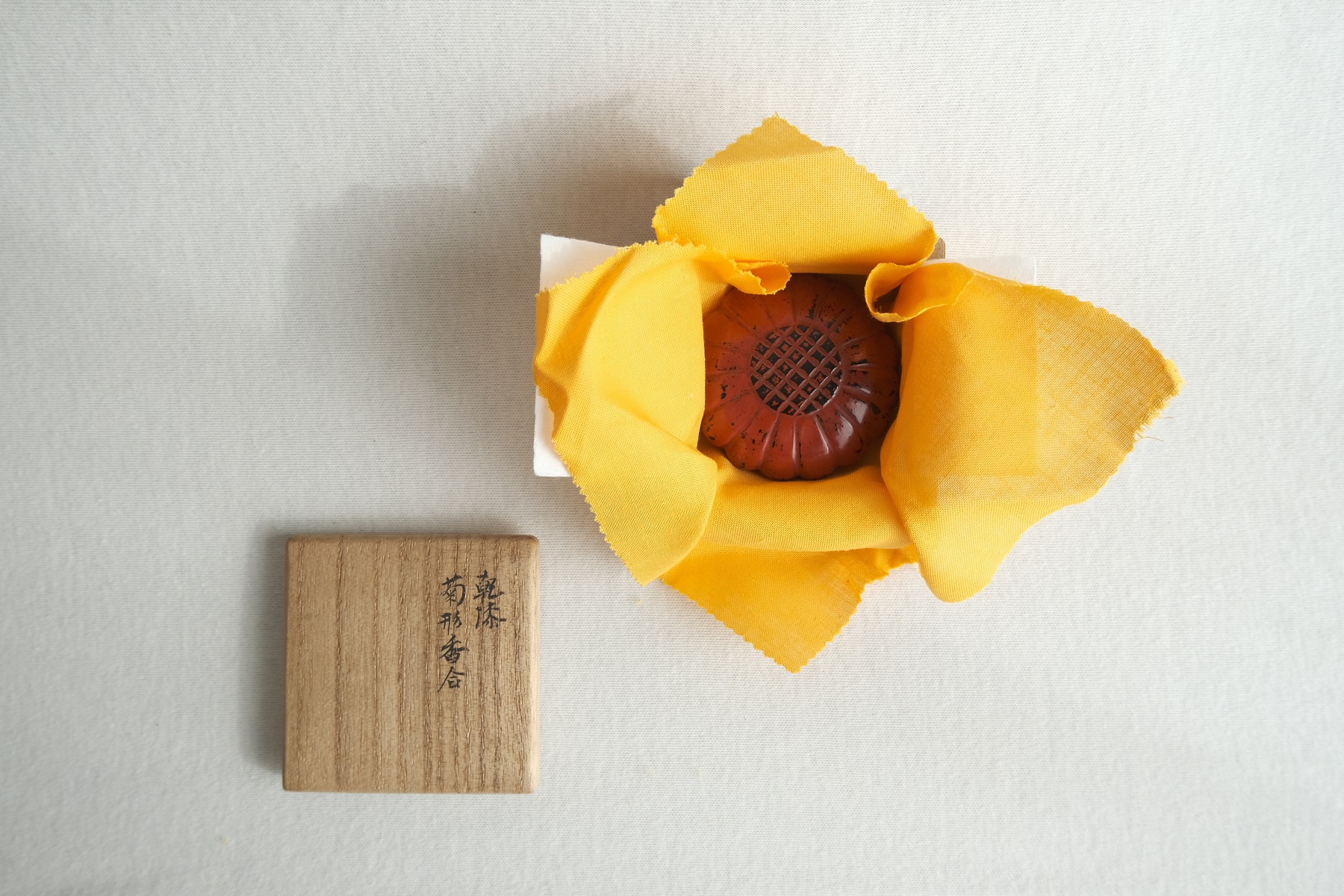 乾漆菊型香合 | ココロバエ 〜Cocorobae〜 アンティーク雑貨・骨董通販