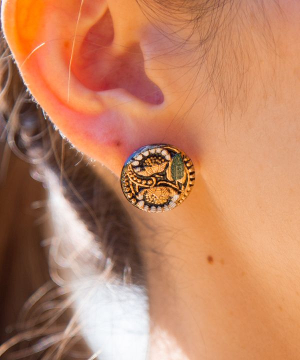 チェコガラスミレピアス（M）(BLACK FLOWER): 『欧州航路』