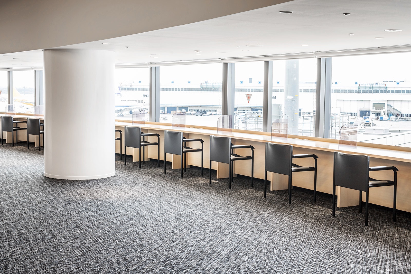 NARITA PREMIER LOUNGE - 納品事例 | カッシーナ・イクスシー